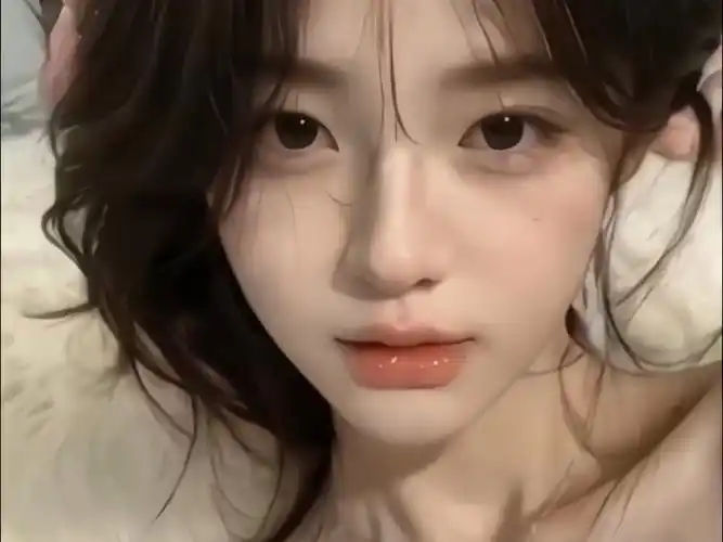 美女自拍挑战!清纯与性感并存?