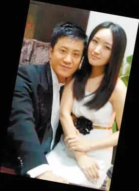 毛宁晒与杨钰莹亲密照 杨澜忆往事:时间过得很快