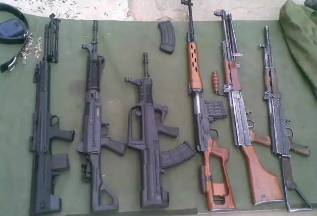 冲锋枪95式短突击步枪03式自动步枪85式狙击步枪95式班用机枪92式手枪
