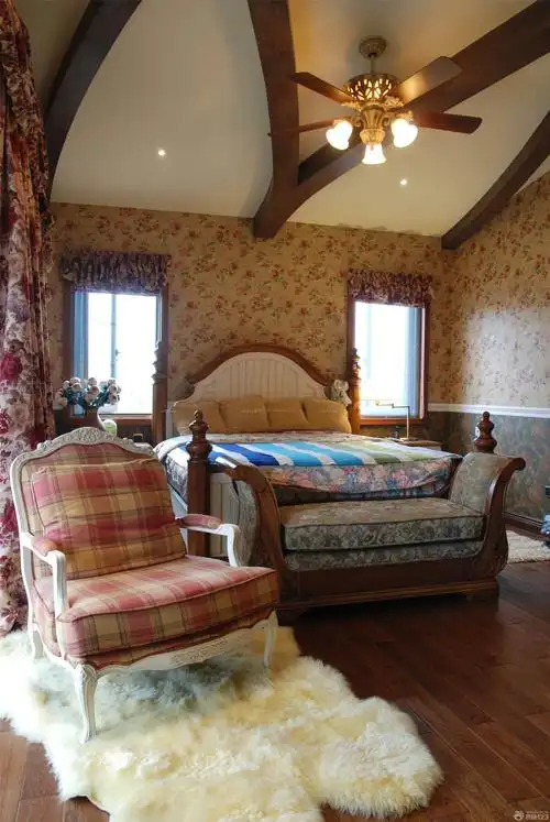 卧室木质吊顶装修图片