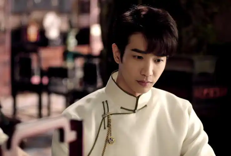 《十二谭》是由多个单元小故事组成的,其中主要打着