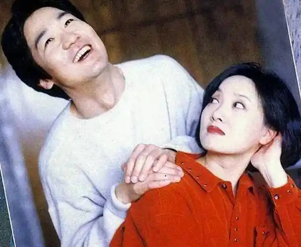 1988年,为了邓婕,张国立"分手"前妻罗秀春,如今她过得怎样?