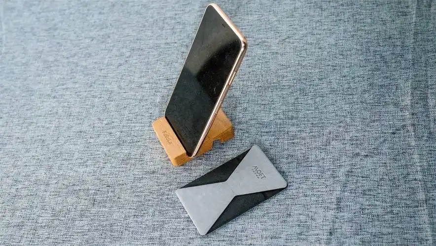 薄至5毫米的手机支架超薄秒开横竖都能用