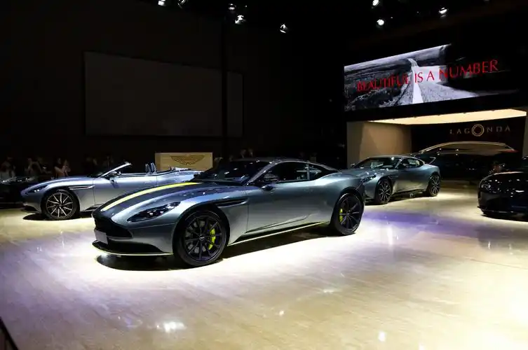 2019上海国际车展豪车美女