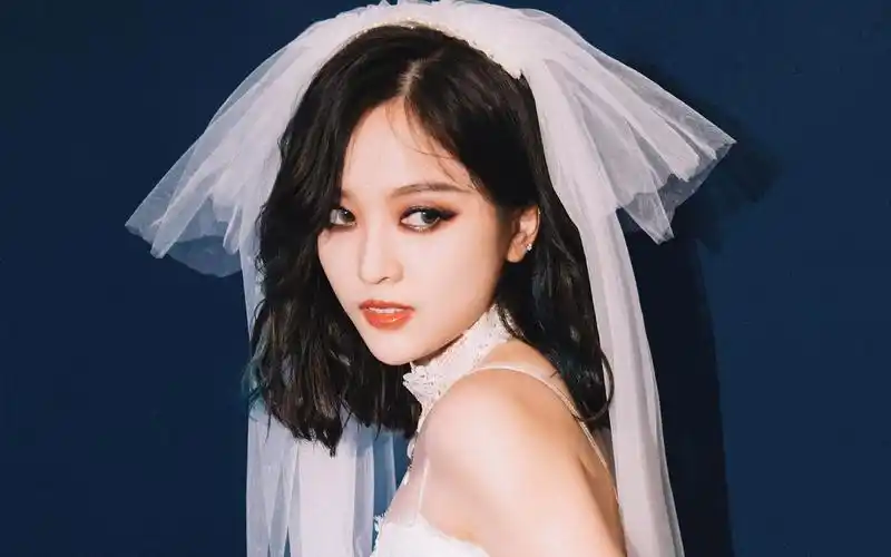 火箭少女101暗黑新娘装高清手机壁纸