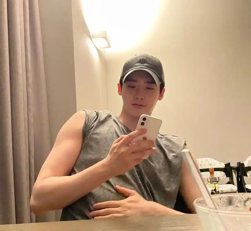 李钟硕_ins图片分享