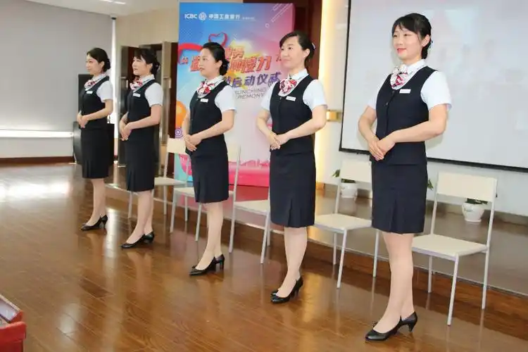 星海支行靓丽的礼仪队伍让我们看到了工商银行大连分行小姐姐们的颜值