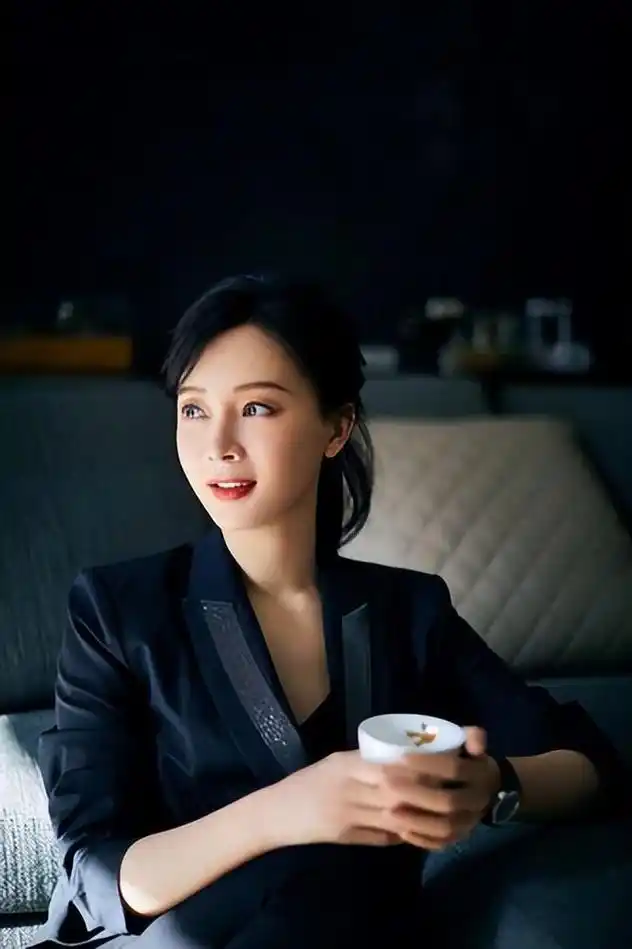 陈数:婚姻事业双丰收 陈数出道至今20余年,倾国倾城容貌成为无数男人