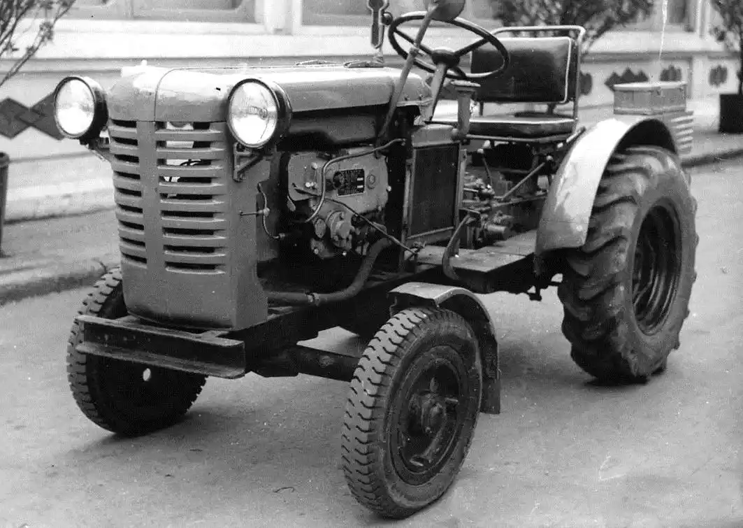 山东新闻  1967年山东第一台拖拉机在潍坊诞生   上世纪八九十年代