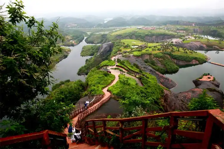 常州老博客于六·一儿童节佩戴红领巾游"湖南郴州高椅岭"