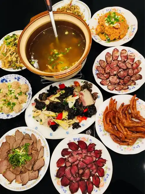 春节期间的一桌家常便饭.看了这一桌菜,你有食欲了吗?