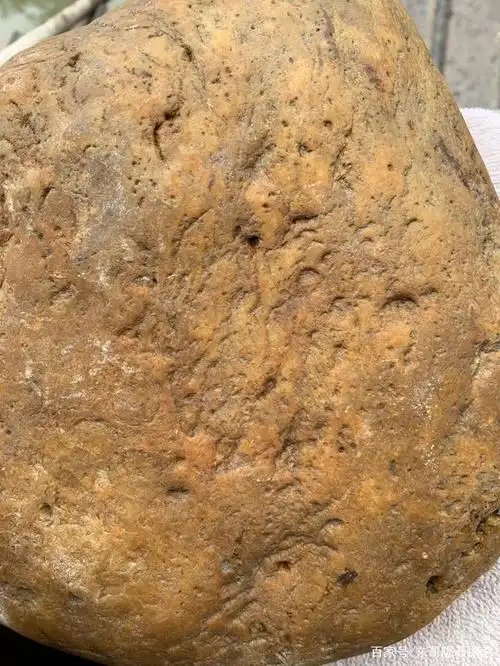 中国的"黄金玻璃陨石"