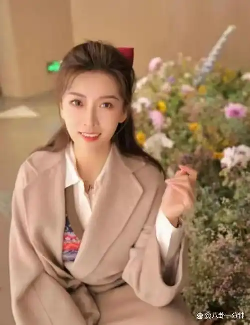 朱梓橦:凤凰卫视女主播,集才华与美貌于一身