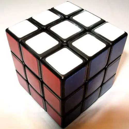 各魔方块内侧加大切角,使魔方拥有更好的容错性.同时甲五既不