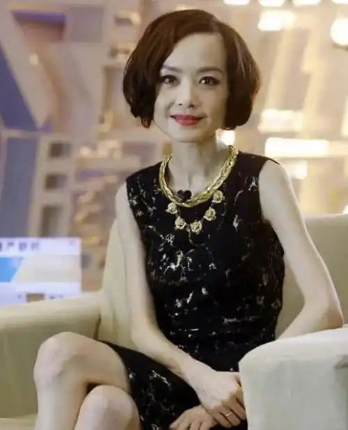 陈鲁豫通过自己的实际行动示范了,真正的美丽不依赖于体重,也不受某种