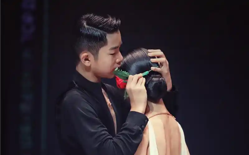 王崇墨李茉晗一步两步未来一起走花路墨茉混剪