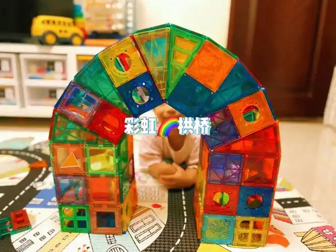 让孩子着迷的彩窗磁力片解锁100创意玩法