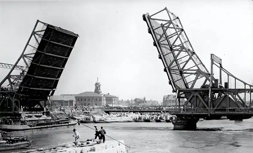 全国唯一一座立转式开启桥-天津解放桥