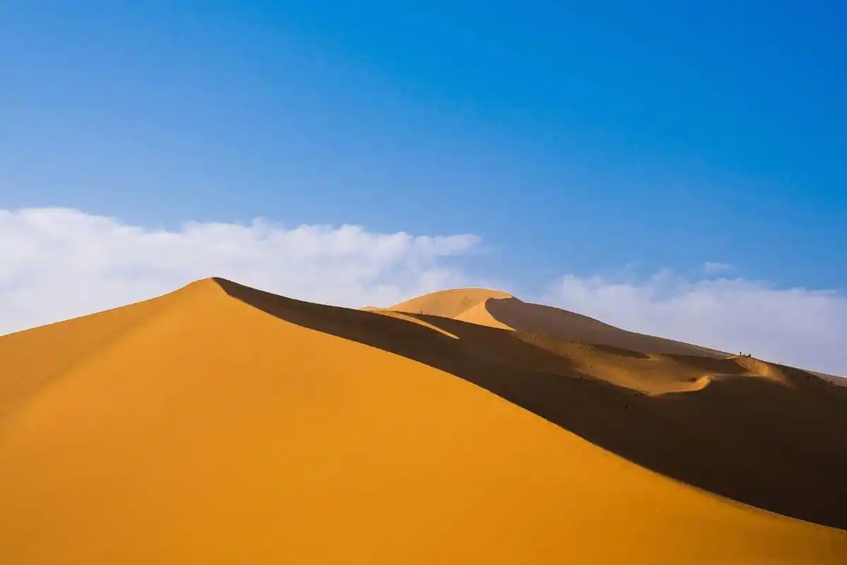 敦煌鸣沙山沙漠风光.#摄影 #每一帧都是热爱 #定格美好瞬间 - 抖音