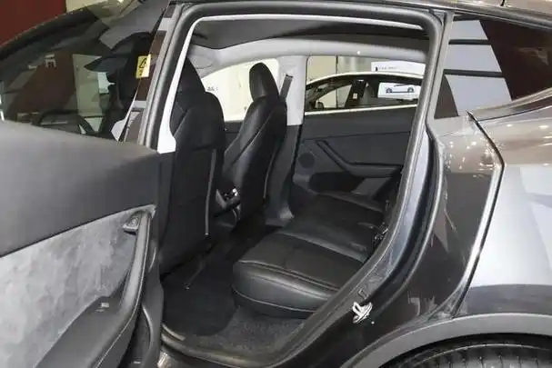 除了性价比,特斯拉model y作为一款suv,相对不错的空间表现也是大家