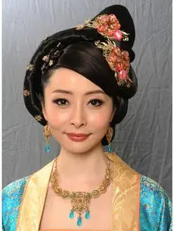 徐凌凌(汤盈盈饰演)