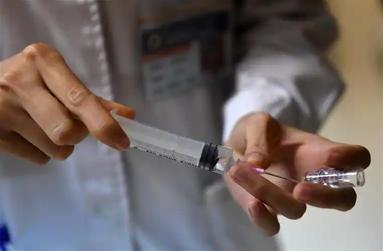 成效,基本阻断了艾滋病经输血传播,有效控制了经注射吸毒和母婴传播