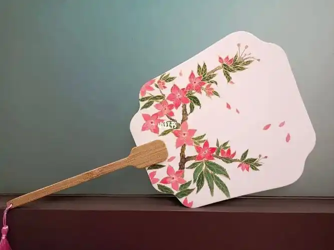 手绘桃花团扇