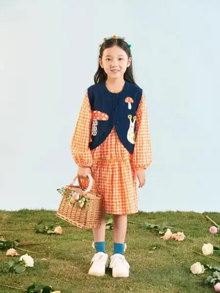 ullu 优露童装品牌2021春夏森系格子裙