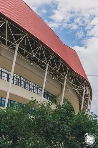 一座拓东体育馆半部昆明人的青春史