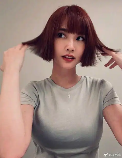 杨丞琳晒短发新造型波波头齐刘海俏皮可爱