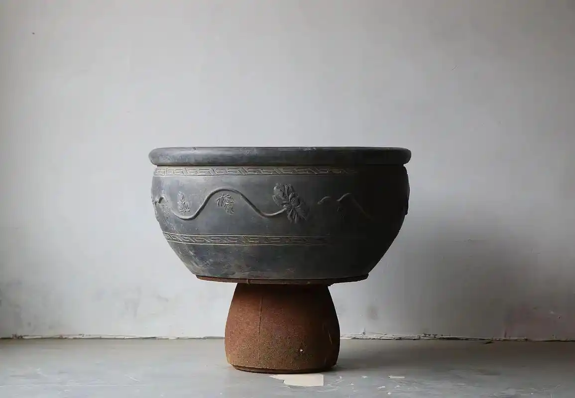 【正厅怡人 · 莲花鱼缸】  清代,尺寸:高38 直径79  - 抖音