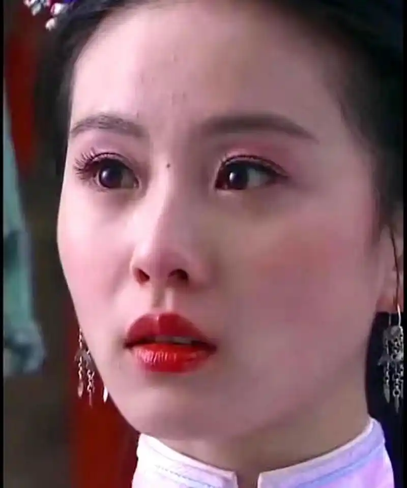 刘诗诗的眉间痣很有特点,她在龙葵时期真是美丽灵动,水灵灵的.