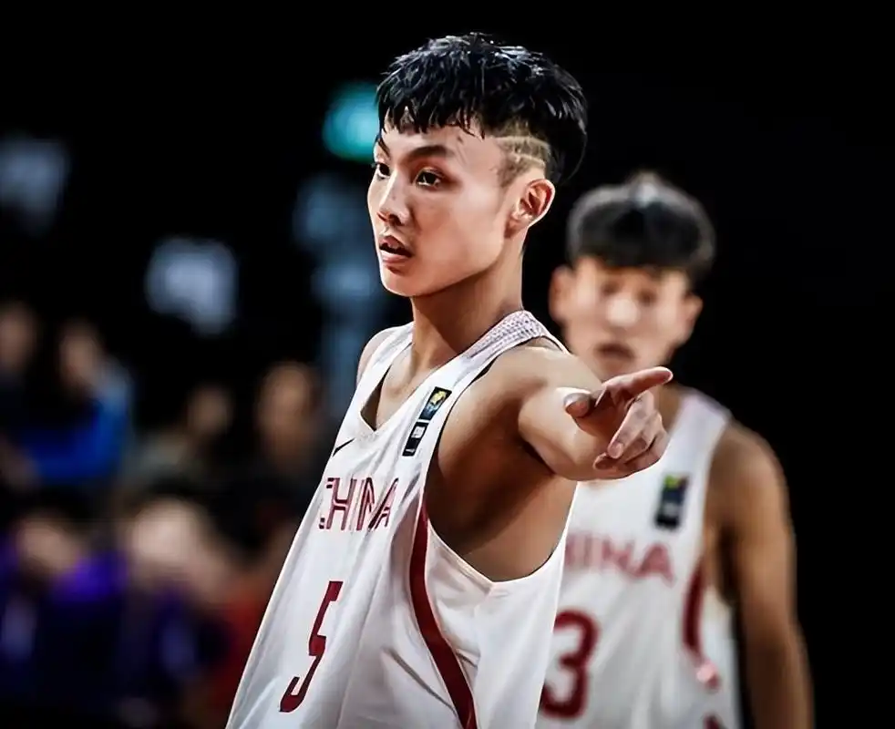 回顾:广东宏远男子篮球运动员徐杰涉嫌出轨,"毁三观"风波