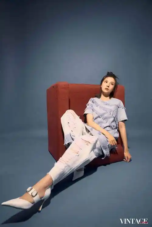 周放循光大片释出 在戏与生活间松弛绽放-影圈焦点新闻的专栏 - 博客