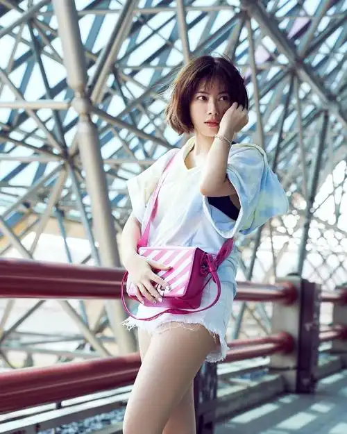 不过,除了娇美的面容和曼妙的身材之外,徐怀钰还有令人惊艳的歌唱才华