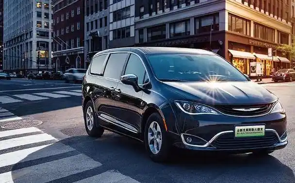 316万起售2023款克莱斯勒大捷龙亮相配36升v69at7座布局