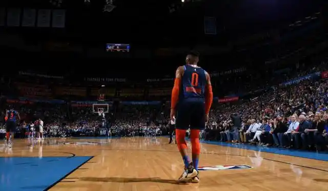 威少落寞的背影