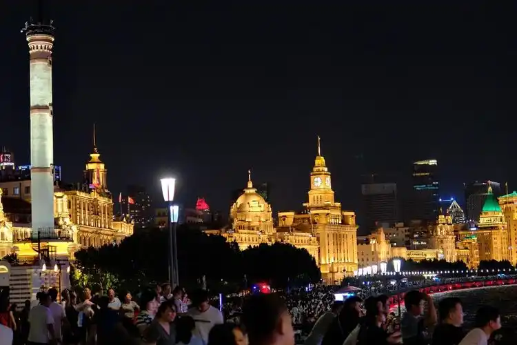 感受一下魔都繁华的夜景 #上海外滩 #上海东方明珠夜景 # - 兑趑