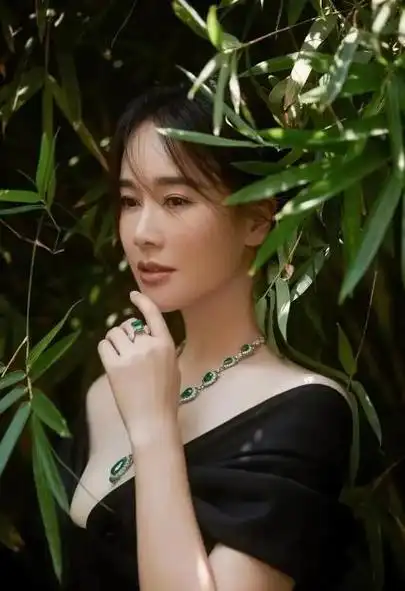 中国大陆的女演员左小青,凭借她多年丰富的演艺经验,以出色的演技和