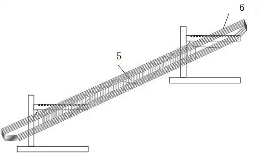 盖梁钢筋骨架片在钢筋加工厂焊接成型后,需要通过绑扎成型;盖梁钢筋的