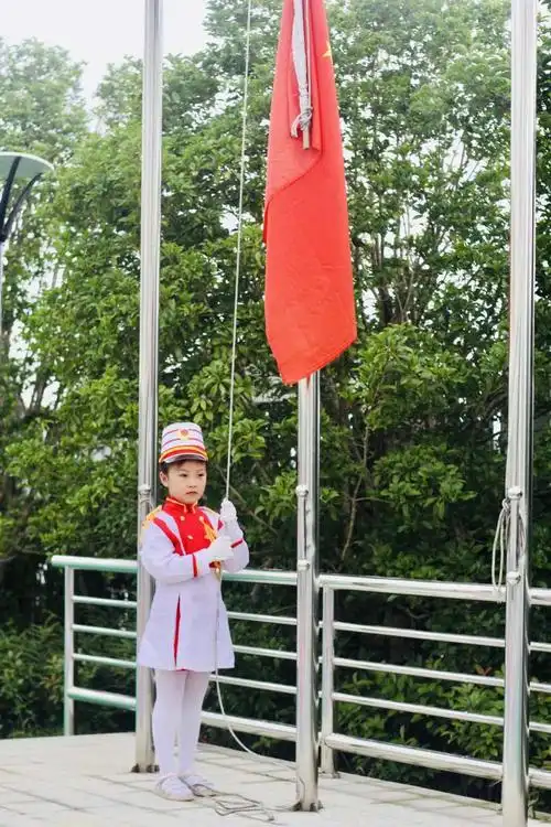 今天,我是小小升旗手!