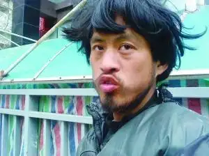 世态万象  宁波街头意外出现的"犀利哥",曾经掀起了互联网的"乞丐王子