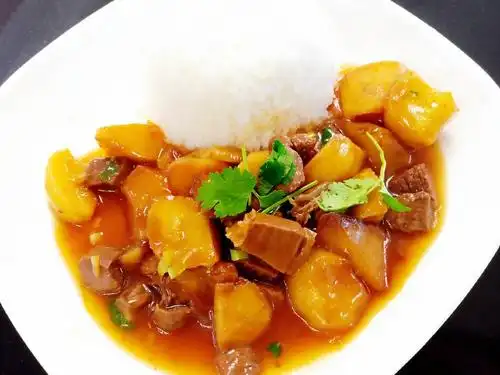 土豆烧牛肉盖饭_陈广森