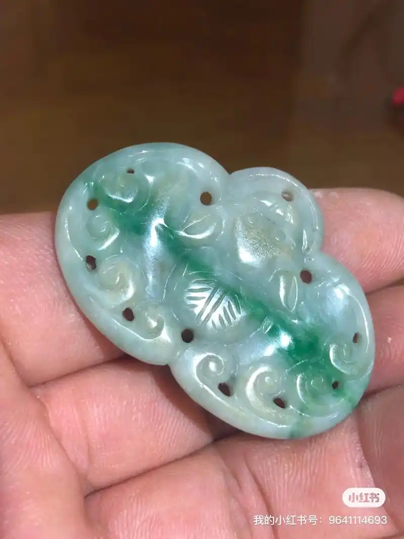 民国时期(福在眼前)翡翠挂锁! - 抖音