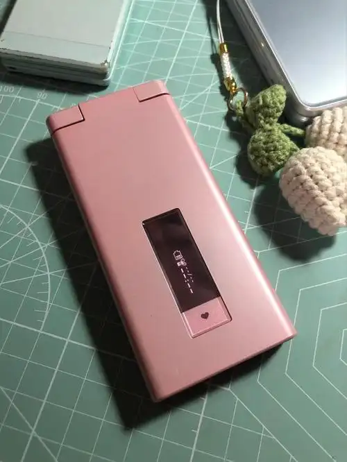 前两天在西安突然看到了夏普601sh,它打开了翻盖手机新世界的大门.