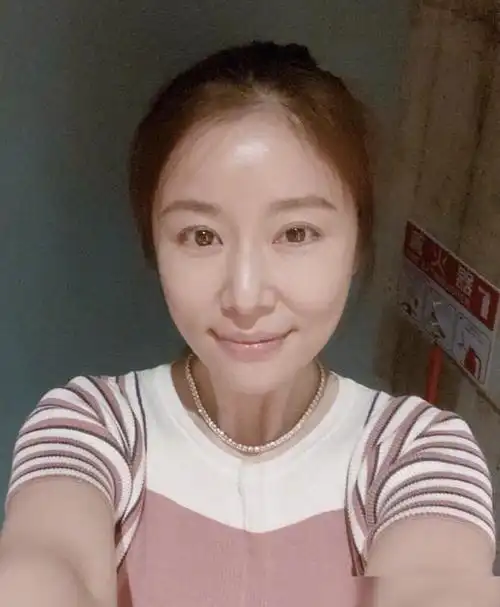 林心如老阿姨角度自拍显老气纯素颜状态丝毫没有星相