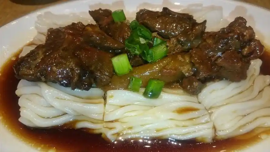 秘制柆候牛腩肠粉 $