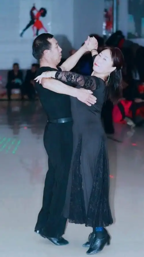 竞技体育,和舞蹈的结合,很多人拿它当交际舞来跳