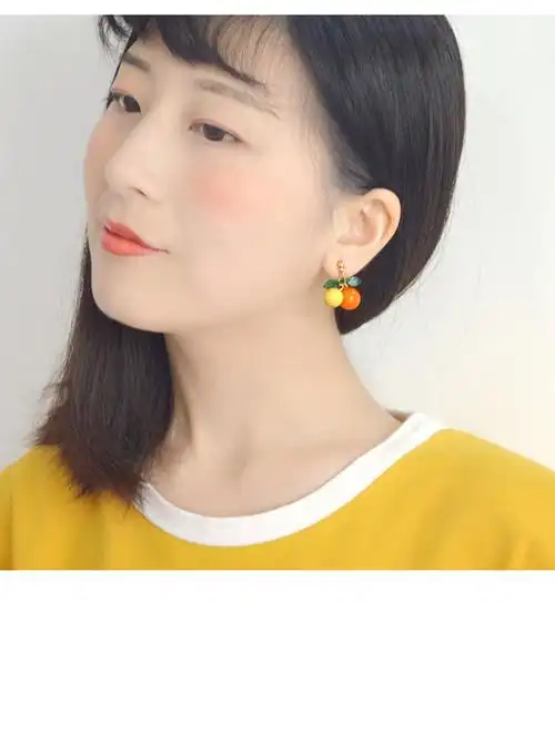 很好看啊,我耳垂有点内卷,带普通的耳钉都看不出啦,带这个就完全不会