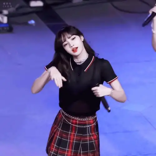 人间芭比lisa舞台名场面来了